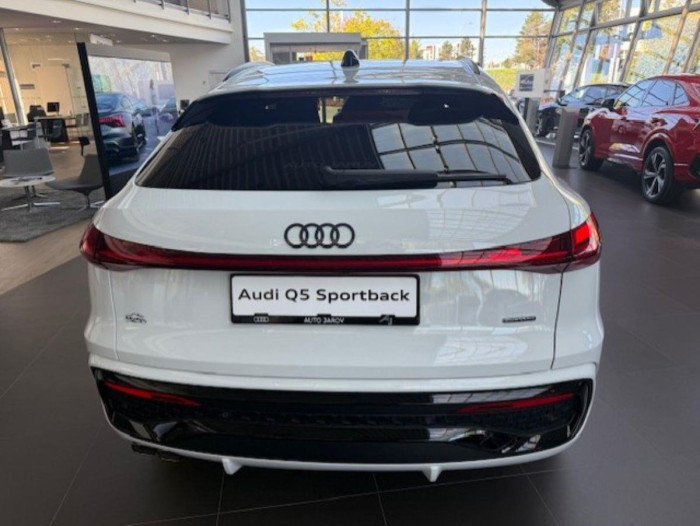 Audi Q5 Spb TDI quattro Stronic na operativní leasing