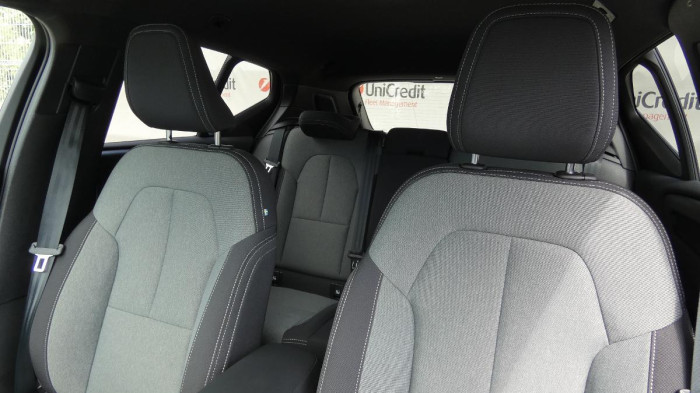 Volvo XC40 B4 AWD Plus Dark na operativní leasing