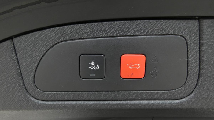 DS Automobiles DS7 Crossback 1.6 E-TENSE 300 EAT8 4x4 Perfo na operativní leasing