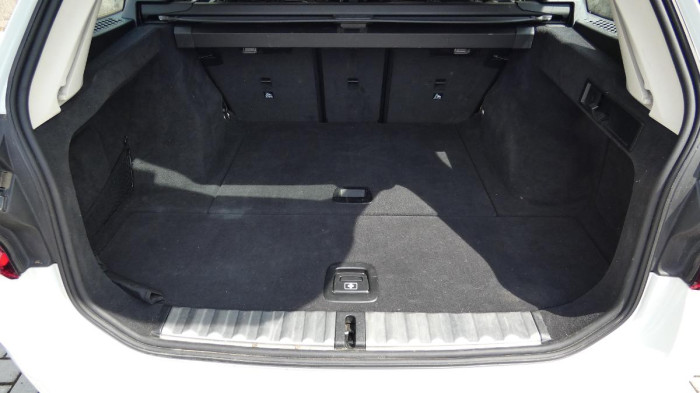 BMW Řada 3 318i Advantage Touring na operativní leasing