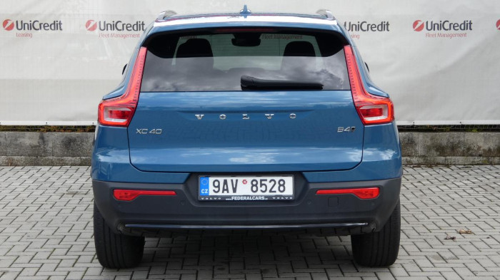Volvo XC40 B4 AWD mHEV Plus Dark aut. na operativní leasing