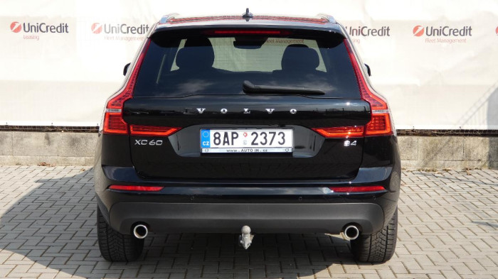 Volvo XC60 B4 FWD Momentum Auto na operativní leasing