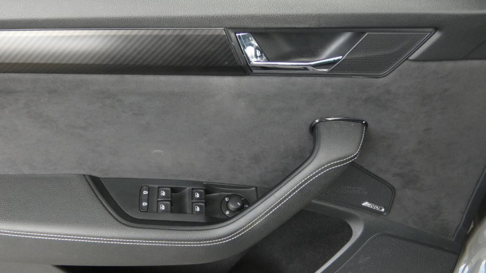 Škoda Superb 2.0 TDI DSG Sportline na operativní leasing