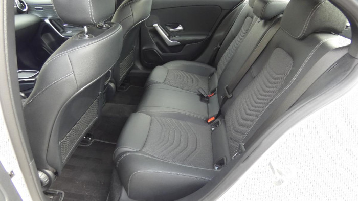 Mercedes-Benz Třídy A 180 Sedan Progessive na operativní leasing