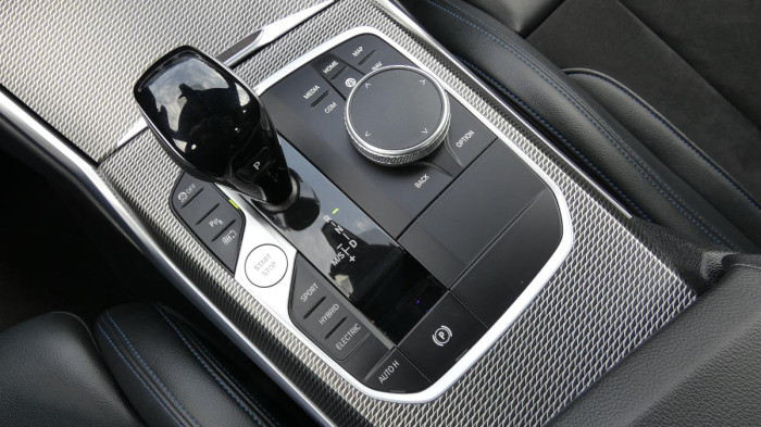 BMW Řada 3 330e xDrive M Sport Plug-in Hy na operativní leasing