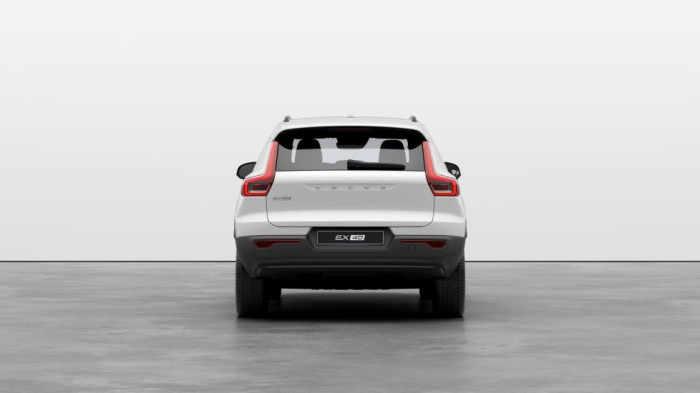 Volvo EX40 PLUS, Single Motor, 175 kW / 238 HP na operativní leasing