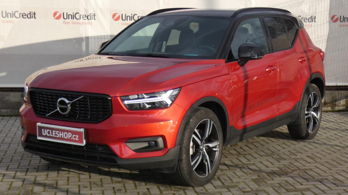 Volvo XC40 B4 FWD R-Design na operativní leasing