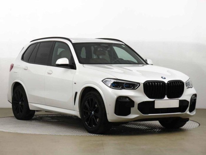 BMW X5 M Paket xDrive30d 219 kW 4x4 Automat na operativní leasing