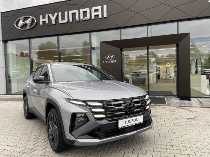 25 1,6 TGDI MT 20 YEARS LUXURY na operativní leasing