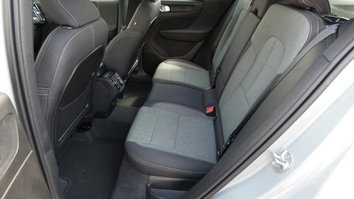 Volvo XC40 B3 Plus Dark na operativní leasing