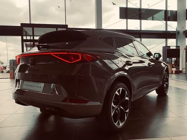 CUPRA Formentor 2,0 TSI 4x4 140 kW automat Graphene šedá 2,0 TSI 4x4 na operativní leasing