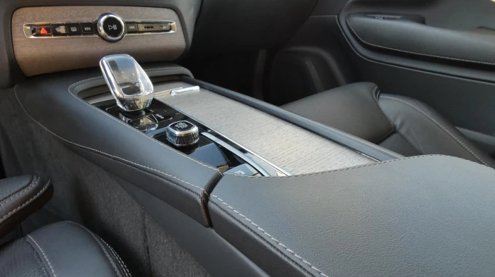 Volvo XC90 B5 AWD Drive-E mHEV Glossy Bla na operativní leasing