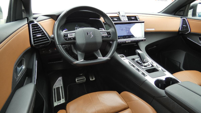 DS Automobiles DS7 Crossback 1.6 E-TENSE 300 EAT8 4x4 Perfo na operativní leasing