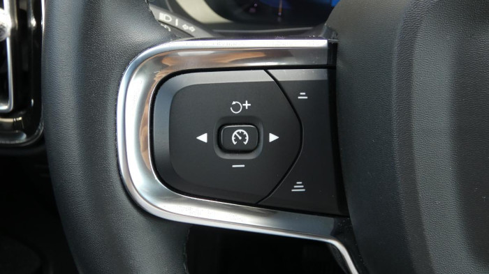 Volvo XC40 B4 AWD Core DCT na operativní leasing