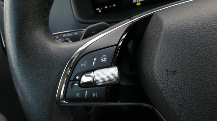 Škoda Karoq 1,5 TSI Ambition DSG na operativní leasing