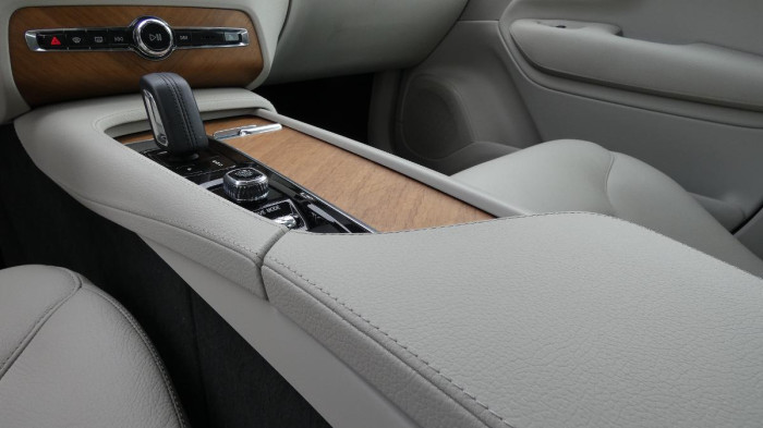 Volvo XC90 B5 AWD Momentum PRO na operativní leasing