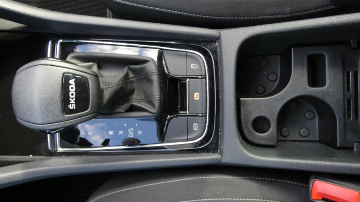 Škoda Karoq 1,5 TSI Ambition DSG na operativní leasing