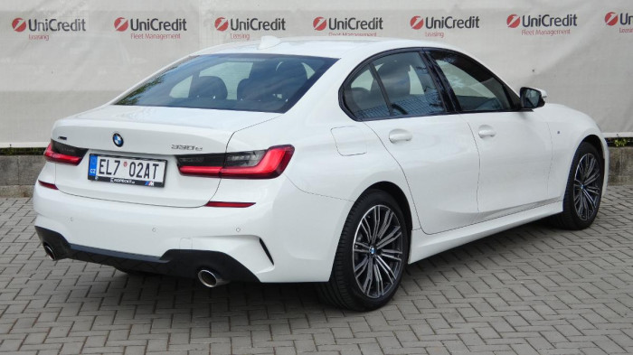 BMW Řada 3 330e xDrive M Sport Plug-in Hy na operativní leasing