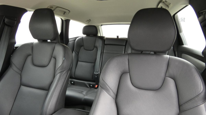 Volvo V90 B4 mHEV AWD aut. Momentum Pro na operativní leasing