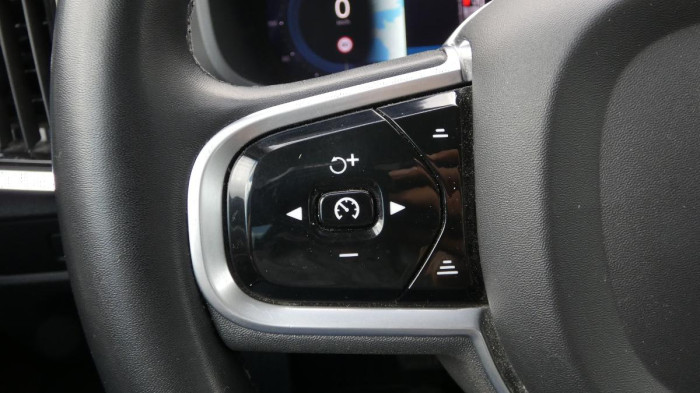 Volvo V90 B4 AWD Diesel Core na operativní leasing