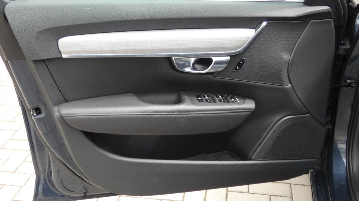 Volvo V90 B4 mHEV AWD aut. Momentum Pro na operativní leasing