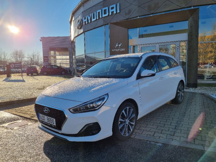 Hyundai i30 1.4 T-GDi Style Navi Technology Premium na operativní leasing