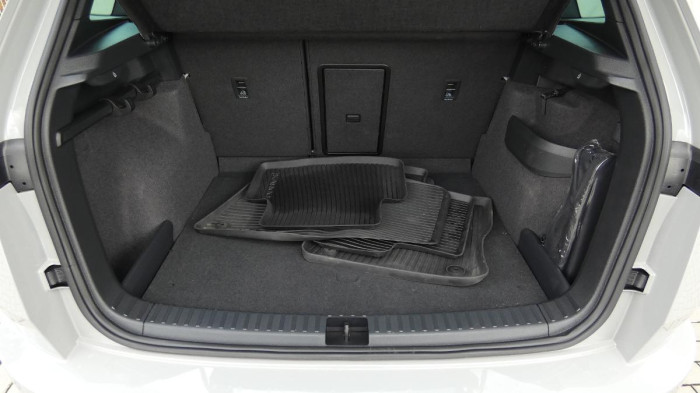 Škoda Karoq 1,5 TSI DSG Sportline na operativní leasing