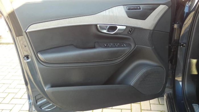Volvo XC90 B5 AWD Drive-E mHEV Glossy Bla na operativní leasing