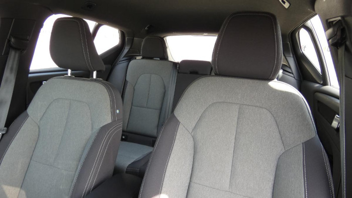 Volvo XC40 B3 Plus Dark na operativní leasing