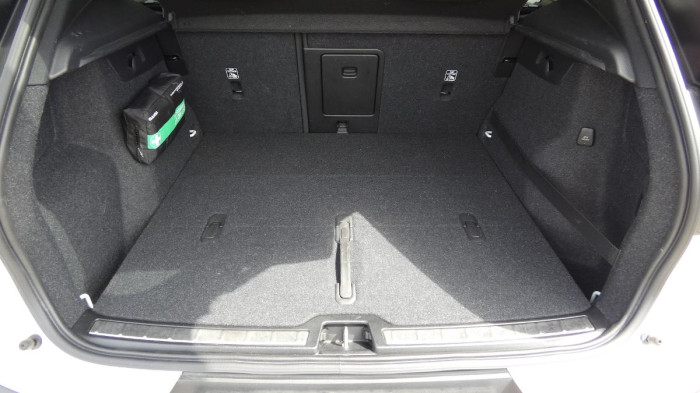 Volvo XC40 B4 FWD R-Design na operativní leasing