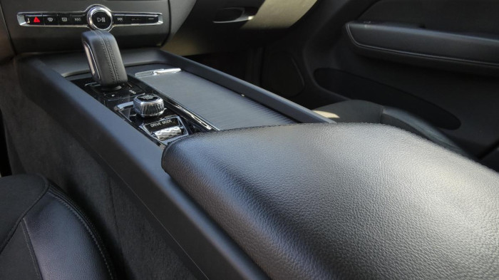 Volvo XC60 B4 AWD Momentum Pro Auto na operativní leasing