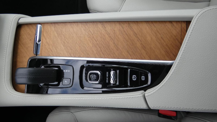 Volvo XC90 B5 AWD Momentum PRO na operativní leasing