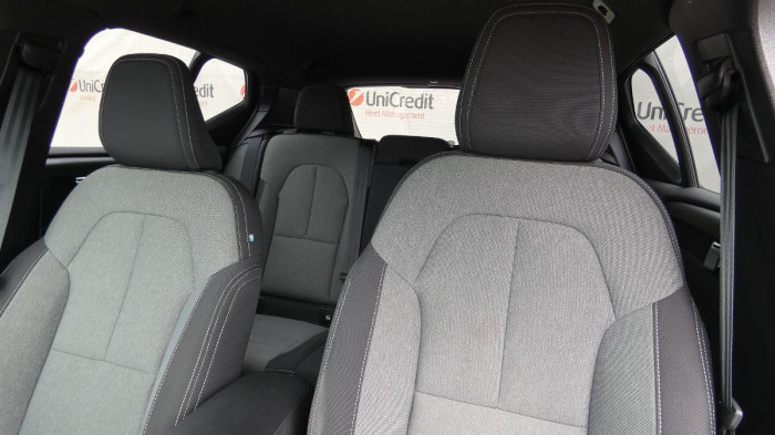 Volvo XC40 B3 mHEV Plus Dark aut. na operativní leasing