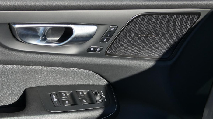 Volvo S60 B5 AWD Ultimate Dark na operativní leasing