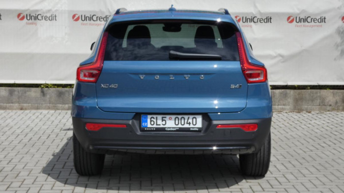 Volvo XC40 B4 AWD Plus Dark na operativní leasing