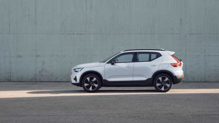 Volvo EX40 PLUS, Single Motor, 175 kW / 238 HP na operativní leasing