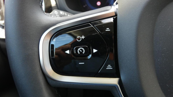 Volvo S60 B5 AWD Ultimate Dark na operativní leasing