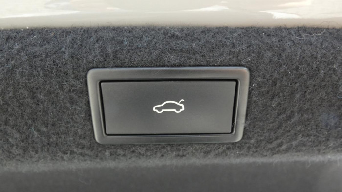 Škoda Superb 2.0 TDI DSG Sportline na operativní leasing