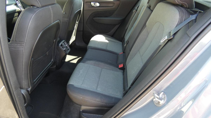 Volvo XC40 B3 FWD Momentum na operativní leasing