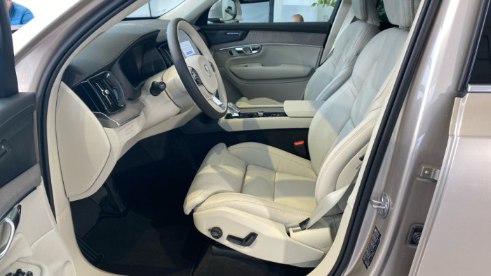 Volvo XC90 ULTRA BRIGHT, B5 AWD, 184+10 kW / 250+14 HP na operativní leasing