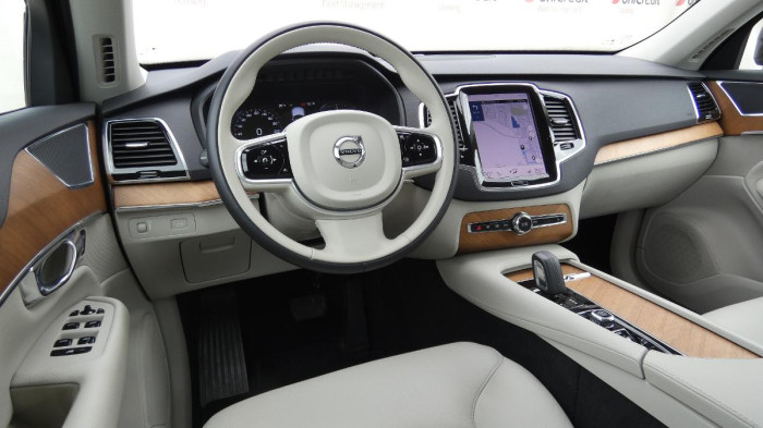 Volvo XC90 B5 AWD Momentum PRO na operativní leasing