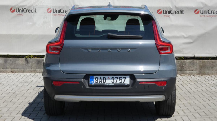 Volvo XC40 B3 FWD Momentum na operativní leasing