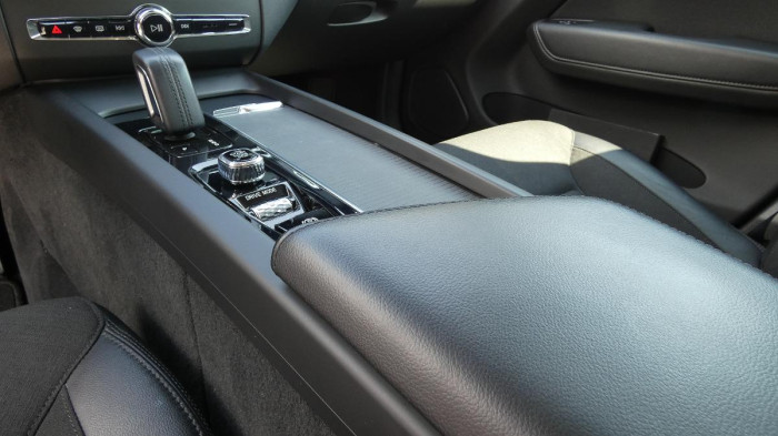 Volvo XC60 B4 AWD Momentum Pro Auto na operativní leasing