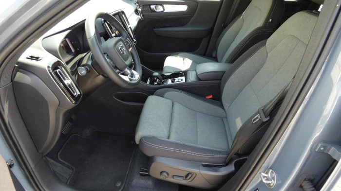 Volvo XC40 B4 AWD Plus Dark na operativní leasing