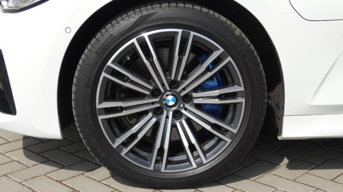 BMW Řada 3 330e xDrive M Sport Plug-in Hy na operativní leasing