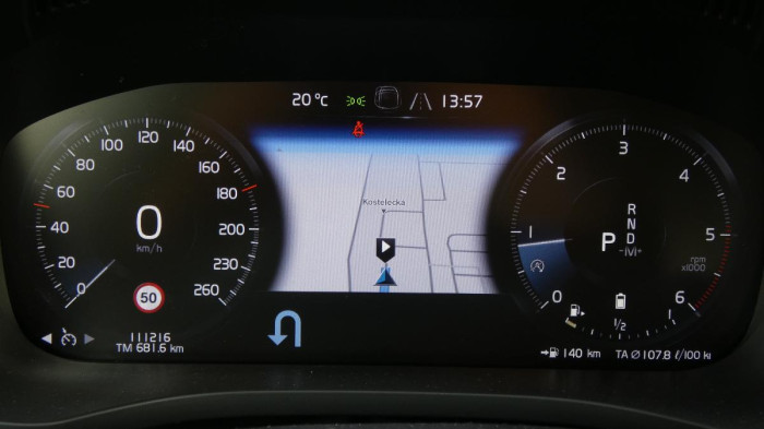 Volvo XC60 B4 FWD Momentum Auto na operativní leasing