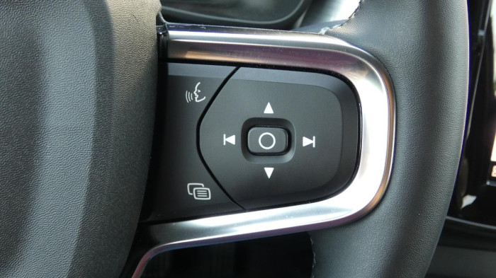 Volvo XC40 B4 AWD Core DCT na operativní leasing