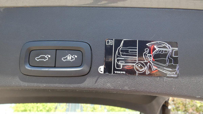 Volvo XC40 B3 FWD Momentum na operativní leasing