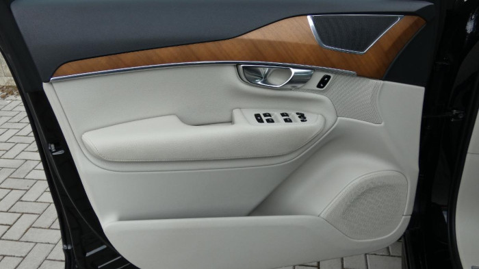 Volvo XC90 B5 AWD Momentum PRO na operativní leasing