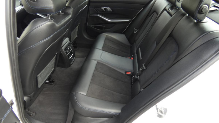 BMW Řada 3 330e xDrive M Sport Plug-in Hy na operativní leasing